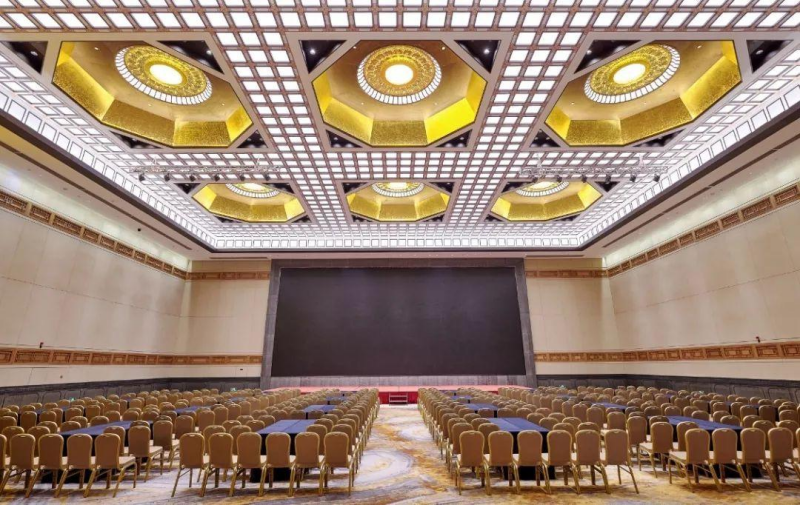 福州阿彌陀佛大飯店宴會廳活動(dòng)隔斷安裝項(xiàng)目